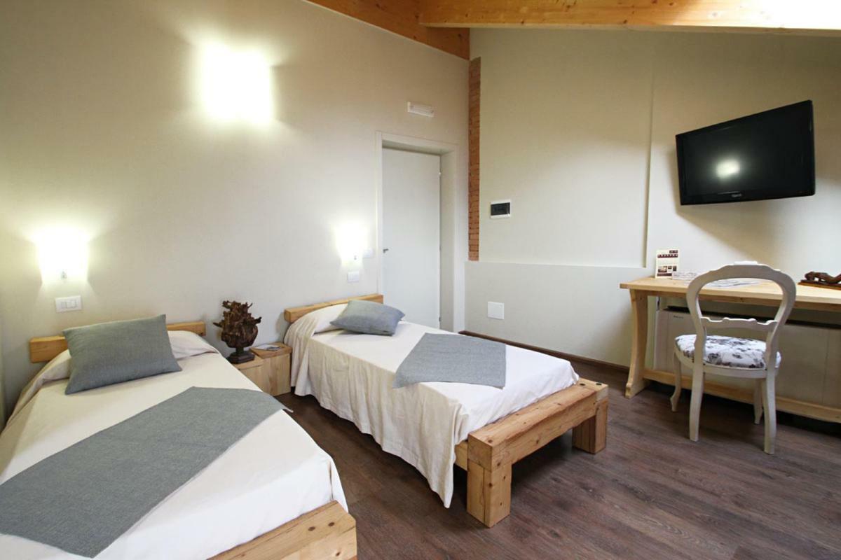 All'Albaro Agriturismo Salizzole Exteriör bild